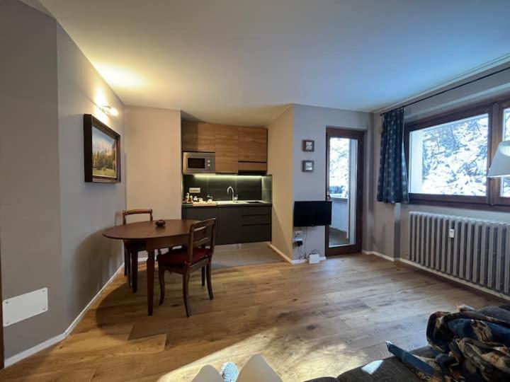 Raffinato Ed Accogliente Monolocale Di Montagna Lägenhet Breuil-Cervinia Exteriör bild